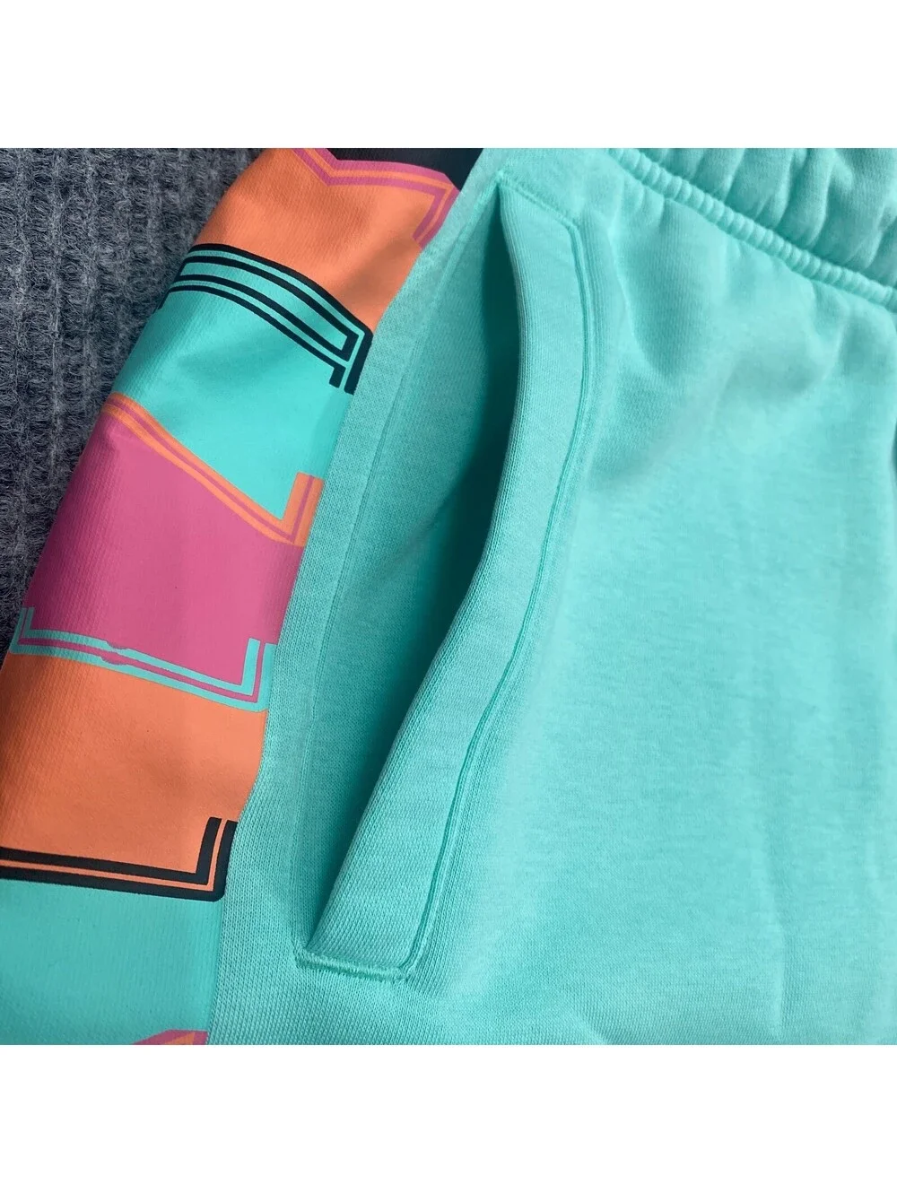 Nike Jordan AJ11 Mens Sz Medium Fleece Shorts Green Teal Tropical Twist Pockets